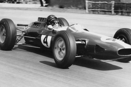 1963 ist der Große Preis von Mexiko erstmals offiziell Teil der Formel-1-Weltmeisterschaft. Das Rennen wird zu einer Machtde...