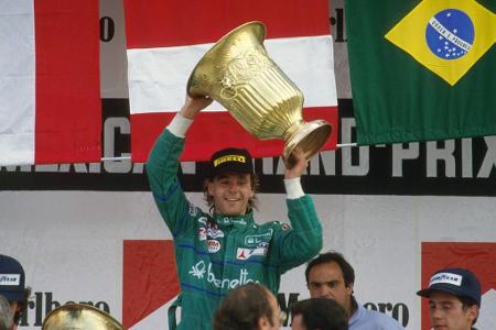 Zehn Siege darf Gerhard Berger im Laufe seiner Formel-1-Karriere feiern. Erstmals steht der Österreicher 1986 in Mexiko ganz...