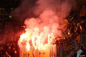 35 Razzien: Polizei-Schlag gegen militante Dresdner Fans