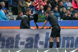 IFAB zieht Videobeweis-Zwischenbilanz: zu viele Eingriffe, keine Challenge