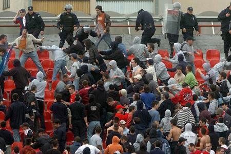Belgrad-Derby: 17 Verletzte bei Fan-Ausschreitungen