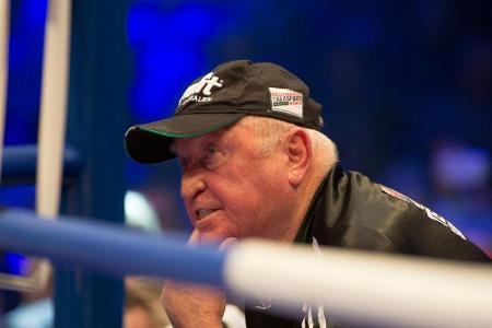 Vergrößerte Prostata: Box-Trainer Wegner im Krankenhaus