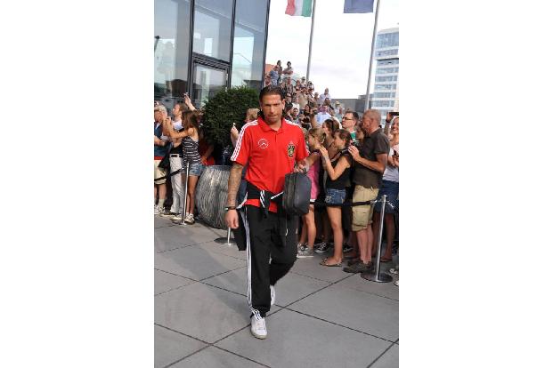 ...knapp vier Jahren sah der Fußball-Profi noch SO aus! Schlank und trainiert, aber von der XXL-Variante von heute war er no...