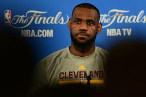 Schwarzer und weißer Schuh: LeBron James setzt in Washington Zeichen