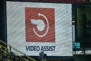 Fröhlich forciert "Neustart": Psychologen sollen Schiedsrichtern helfen