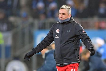 Nach sieben Spielen ohne Sieg ist für Olaf Janßen bei den Hamburgern Schluss. Vor allem die Pleiten gegen Fürth (0:4) und Bi...