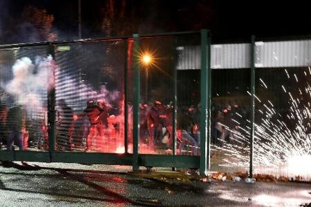 Verletzte Polizisten nach Fan-Ausschreitungen in Neapel