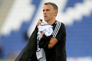 Neville betreibt Eigenwerbung nach Sexismus-Debatte: "Könnte nicht qualifizierter sein"