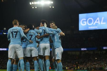 Manchester City siegt wieder, Tottenham bleibt oben dran