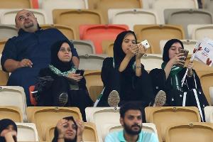 Saudi-Arabien: Erstmals Frauen bei Fußballspiel im Stadion