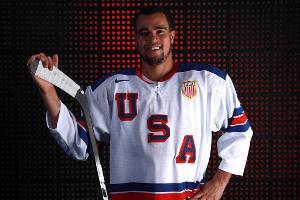 US-Eishockeyteam zum ersten Mal mit Afroamerikaner