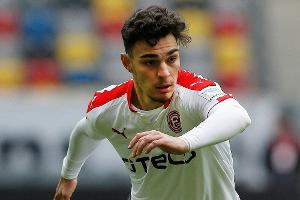 Düsseldorf verlängert mit türkischem Nationalspieler Ayhan