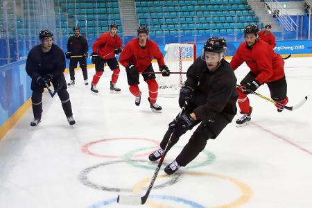 Bundespräsident Steinmeier besucht Eishockey-Training