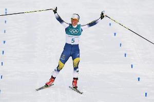 Charlotte Kalla holt erstes Gold der Winterspiele