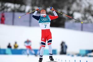 Der norwegische Skilangläufer Simen Hegstad Krüger düpiert die Favoriten gewinnt überraschend die Goldmedaille im Skiathlon ...