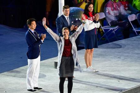 Heidemann trägt Olympische Fackel
