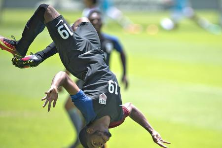 Schalke 04 verpflichtet Teenager Jones