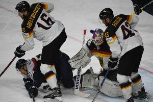 Keine Ausrüstung: Erstes Eishockey-Training ohne Fauser