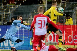 Bei Zuschauer-Negativ-Rekord: BVB nur mit Remis gegen Augsburg