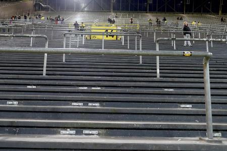 Gelbe Wand mit Lücken: Die Bilder des Fan-Boykotts