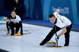 Curler legen vor: Wettbewerbe der Winterspiele gestartet