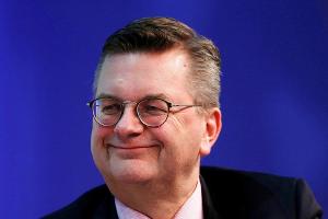 "Rechtlich schwierig": Grindel glaubt nicht an vorzeitiges Aus für Montagsspiele