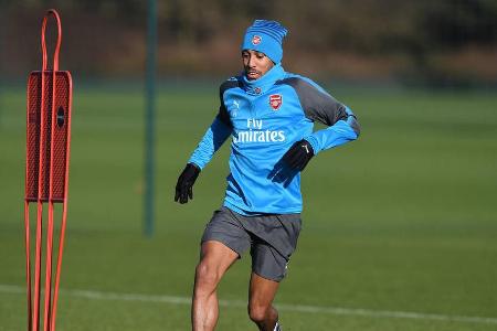 Aubameyang wirkt während seines ersten Trainings fokussiert.