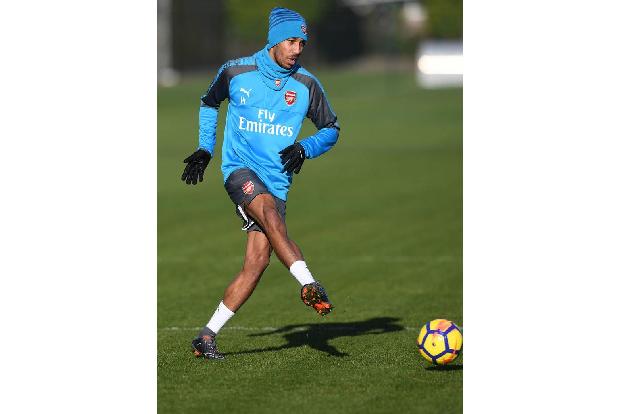 ... Aubameyang wirkt auch dabei engagiert.