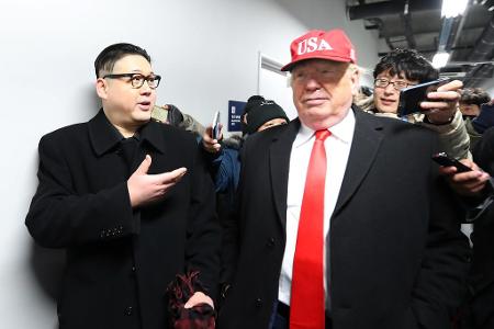Der nordkoreanische Machthaber Kim Jong-un und US-Präsident Donald Trump wurden im Zuge der Eröffnungsfeier gemeinsam gesich...