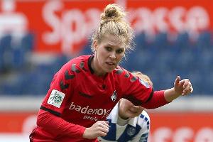 Frauenfußball: Freiburg legt mit Sieg in Bremen vor