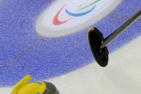 Paralympics: Rollstuhlcurler siegen zum Auftakt