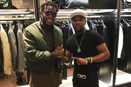 Auch mit Box-Ikone Floyd Mayweather ist der Offensivmann bekannt. Er wird nach Dortmund eine große Portion Extravaganz mitbr...