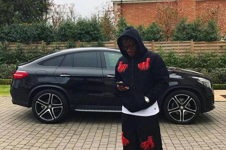 Große, schnelle Autos sind die große Leidenschaft des BVB-Neuzugangs. Damit tritt er schon mal genau in die Fußstapfen von P...