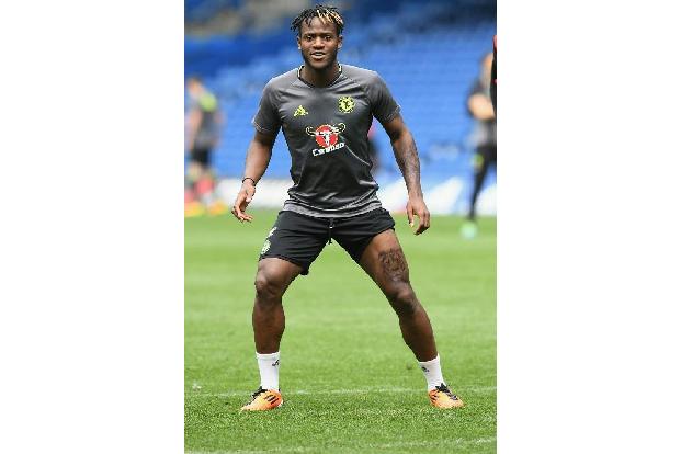 Seit einiger Zeit ziert ein Löwenkopf-Tattoo den linken Oberschenkel des muskulösen Kickers.