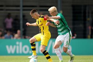 Bremen befördert Abwehrtalent Rieckmann zum Profi