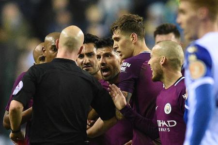 Schiedsrichter angegangen: ManCity muss Strafe zahlen