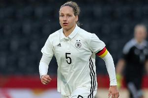 DFB-Frauen: Abwehrchefin Peter muss verletzt abreisen