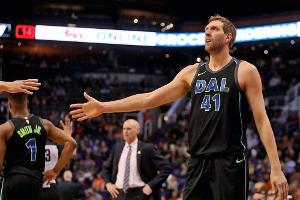 Bei letztem Heimspiel der Saison: Dallas feiert Nowitzki