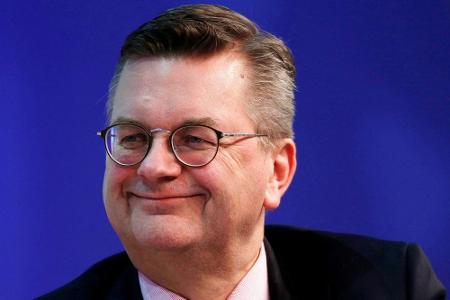 DFB: Grindel reist zur 
