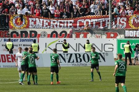 Cottbus-Fans feiern Aufstieg mit Ku-Klux-Klan-Kapuzen - Staatsschutz ermittelt