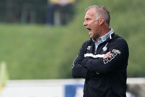 Frauenfußball: Duisburg verlängert mit Trainer Gerstner und Stürmerin Makas