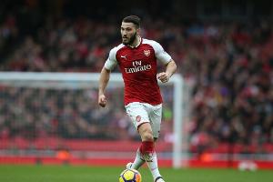 Hose verkehrt herum angezogen: Kolasinac sorgt bei Fotoshooting für Lacher