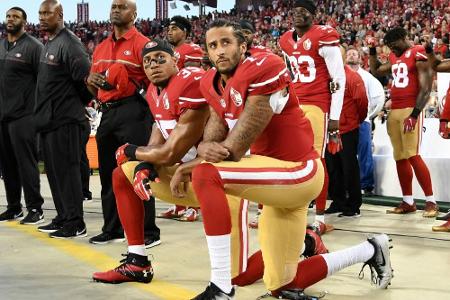 Stehen oder in Kabine bleiben: Kompromiss im NFL-Hymnenstreit