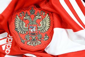 Nach Kritik an UdSSR-Shirts: adidas sichert "Anpassung" zu