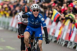 Schachmann starker Etappenvierter - Motorradfahrer beim Giro schwer verletzt