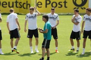 Doping-Kontrolleure im DFB-Hotel