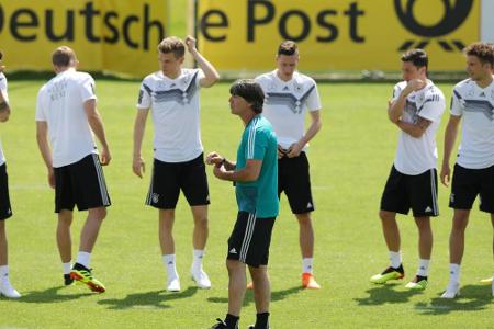 Doping-Kontrolleure im DFB-Hotel