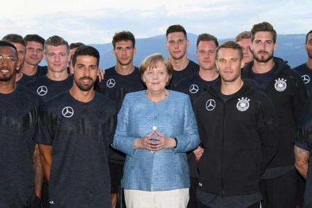 Merkel und Co.: Deutsche gegen WM-Besuch vor dem Halbfinale