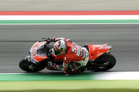 Motorrad-Pilot Pirro erleidet bei Sturz Oberkörperverletzungen