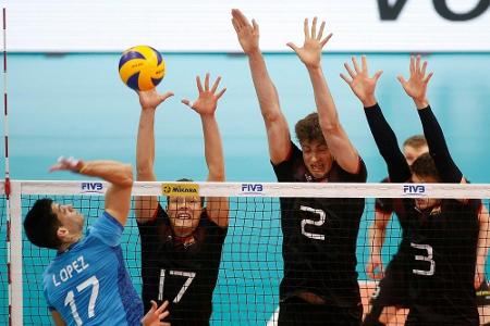 3:1 gegen Argentinien: Volleyballer feiern ersten Heimsieg